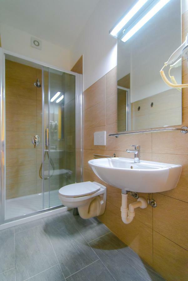 Casa Livio - Rooms And Studios Como Kültér fotó